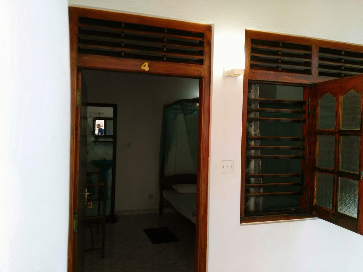 Sunnys Beach Guest House Hikkaduwa Exterior foto